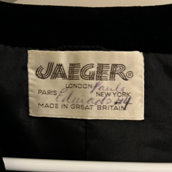Vintage Jaeger Velvet Bolero Stlye Blazer Size 10 - Picture 3 of 10